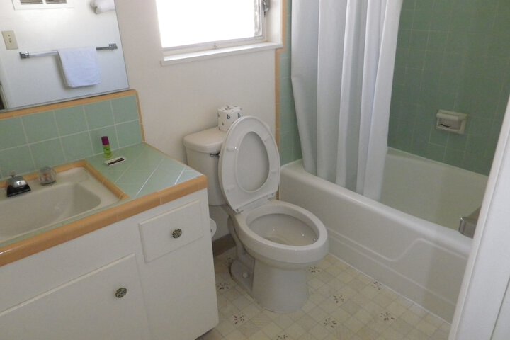 Room 8 of 10