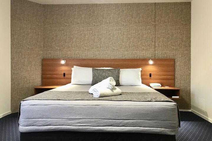 Room 8 of 36