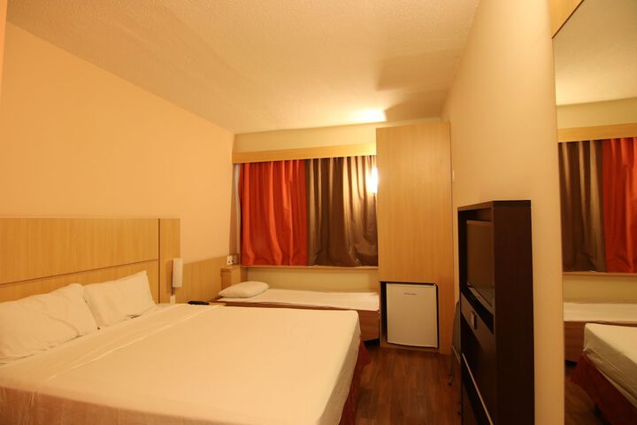 Room 16 of 32