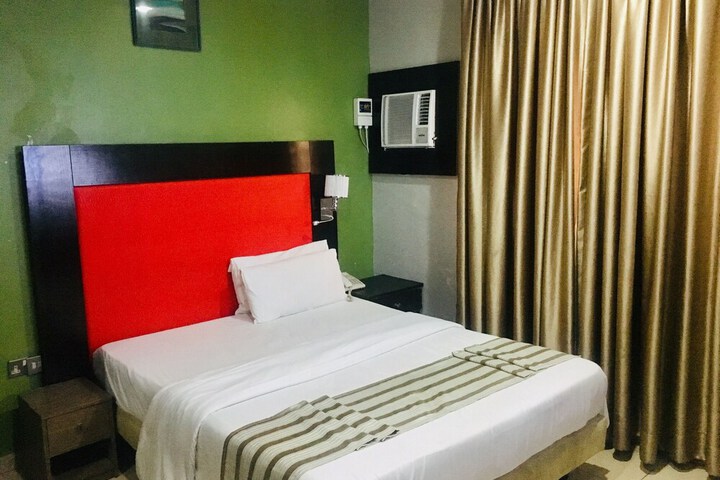 Room 10 of 37