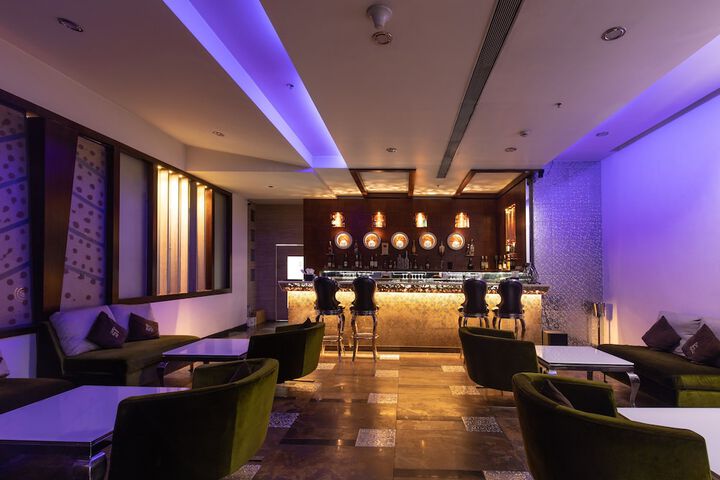 Lounge 50 of 70