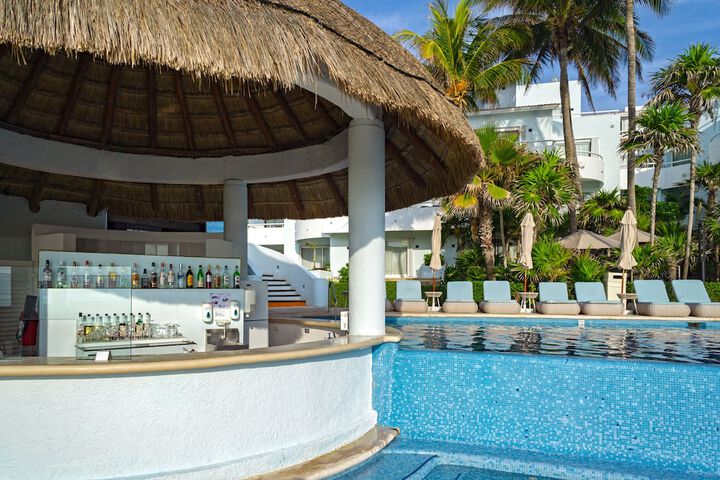 Hotel with Pool