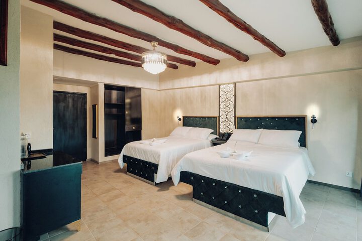 Room 13 of 40