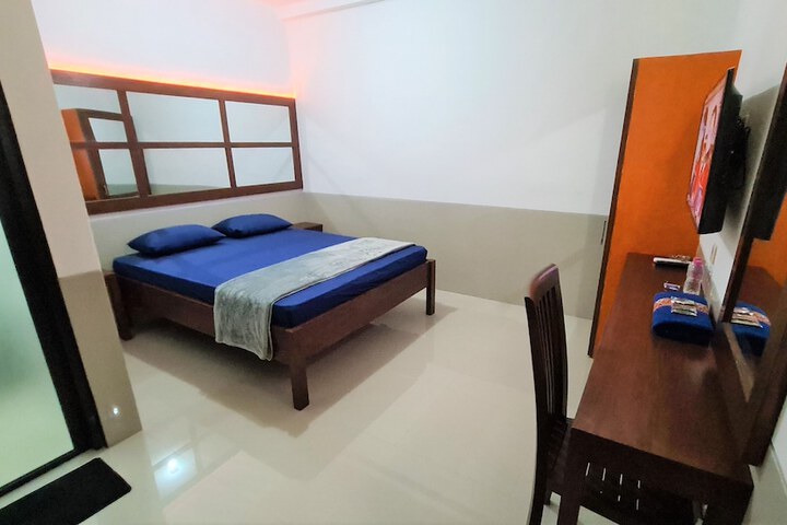 Room 6 of 11