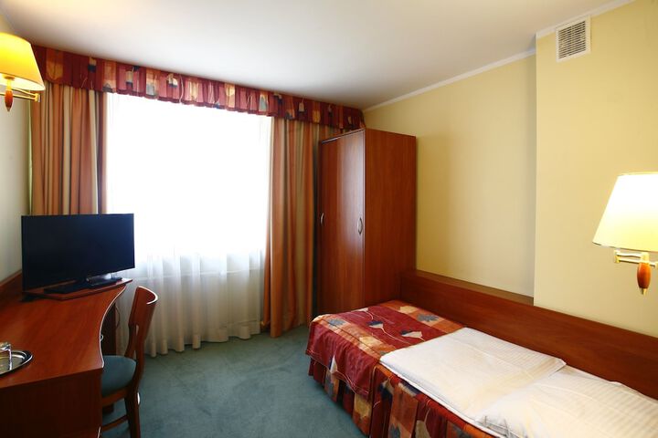 Room 38 of 77