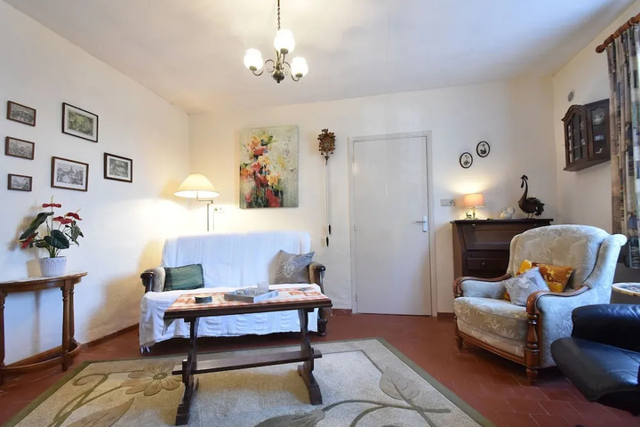 Room 5 of 14