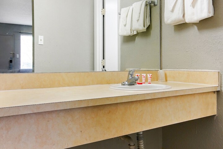 Bathroom sink