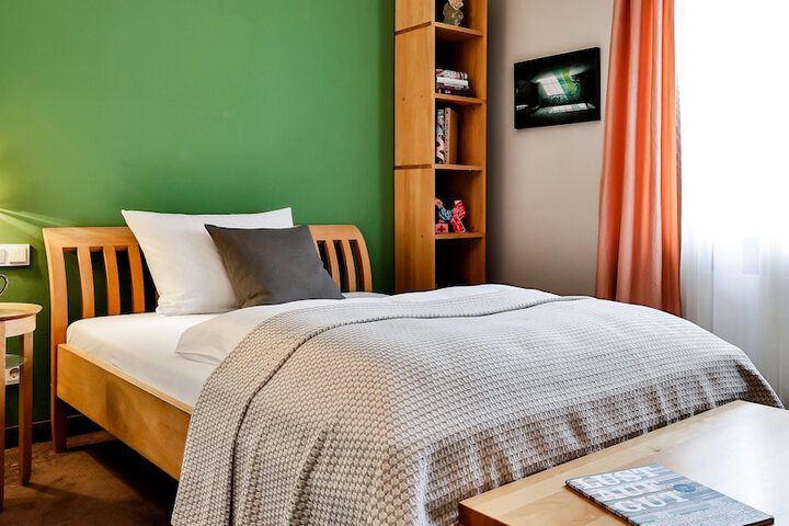 Room 4 of 37