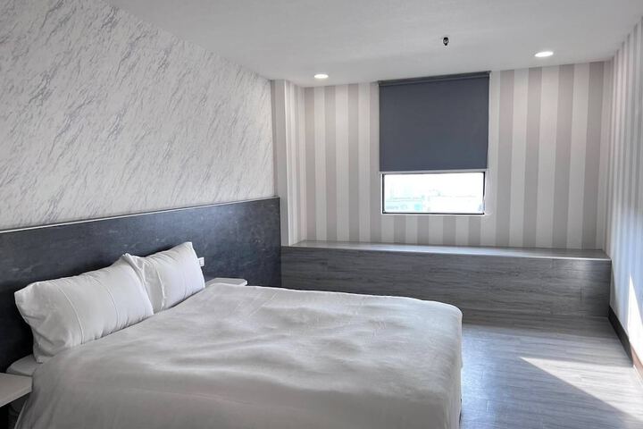 Room 12 of 26
