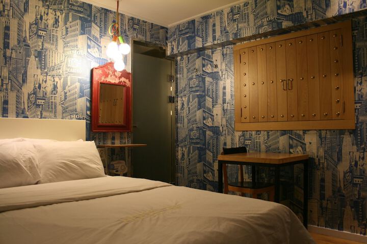 Room 21 of 42
