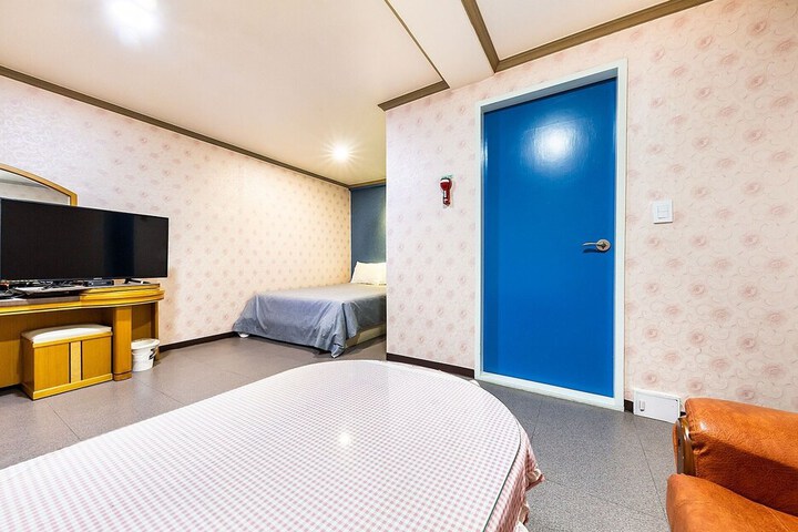 Room 2 of 12