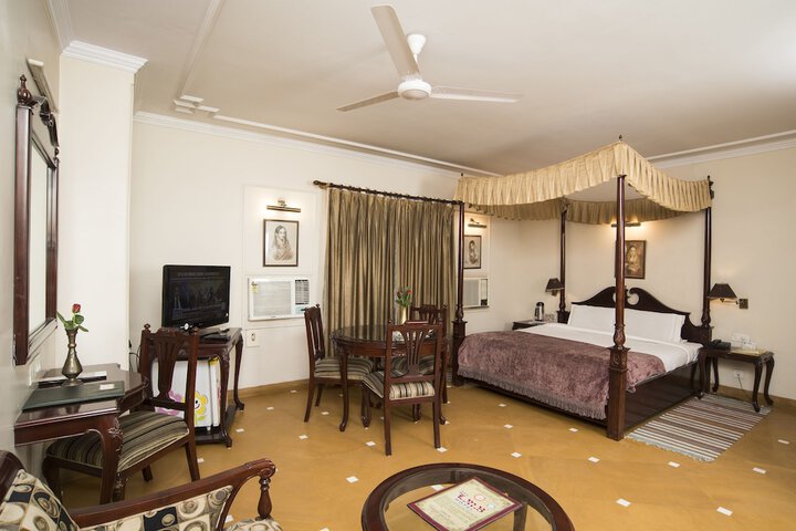 Room 5 of 31