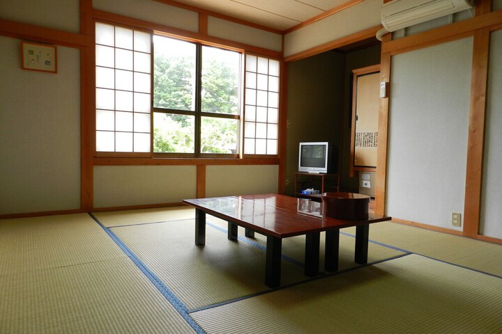 Room 4 of 36