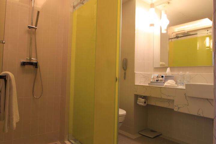 Room 22 of 45