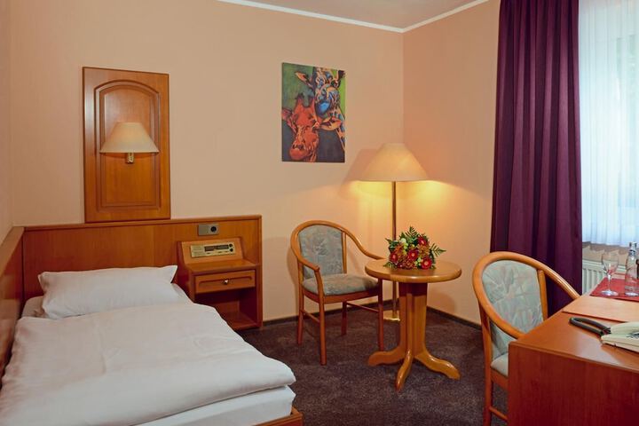 Room 4 of 28