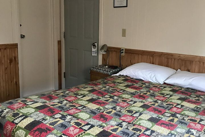 Room 25 of 77