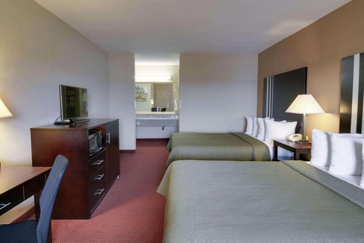 2 Queen Beds (4 of 7)