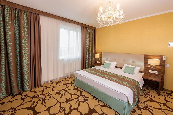 Room 6 of 14