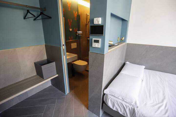 Room 32 of 87