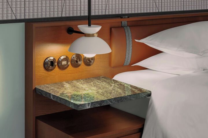 Room 13 of 81