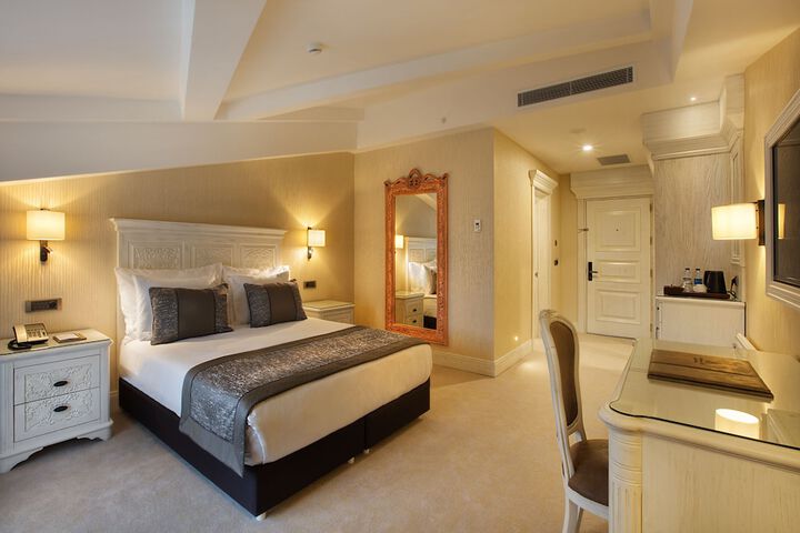 Room 8 of 114