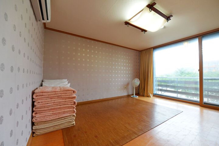 Room 22 of 64