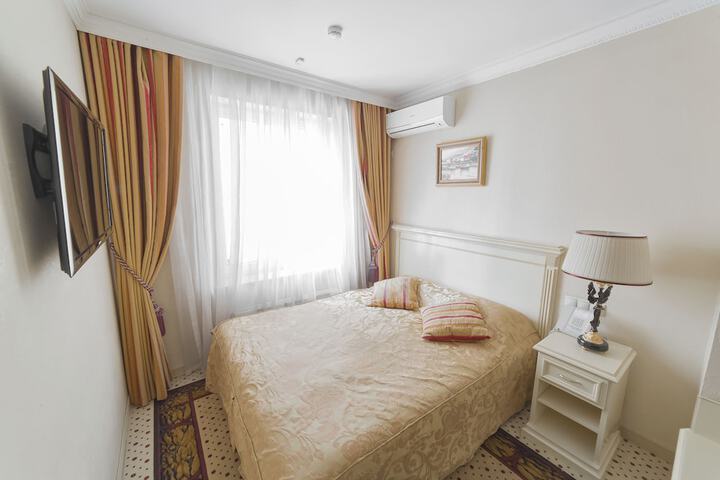 Room 4 of 79