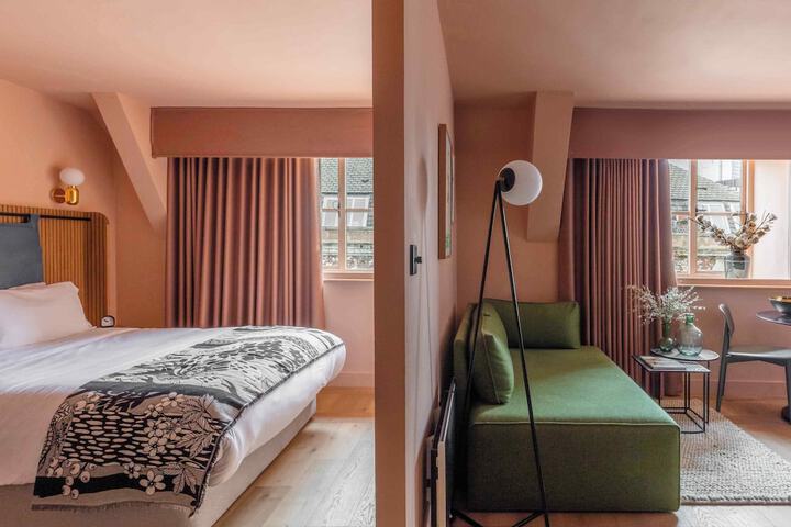 Room 20 of 102
