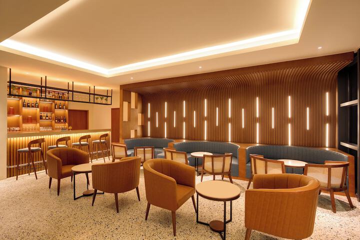 Lounge 54 of 61