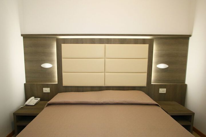 Room 5 of 73
