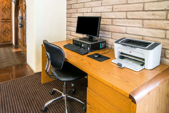 Business Center 43 of 52