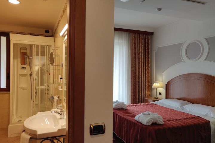 Room 4 of 67