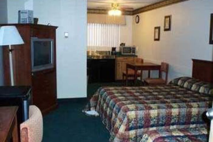 Room 8 of 9