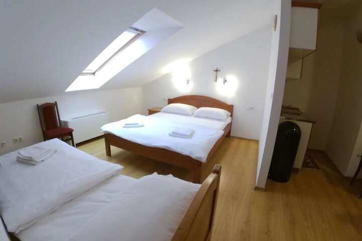 Room 44 of 60