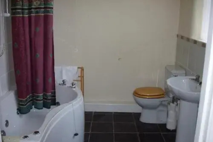 Room 7 of 11