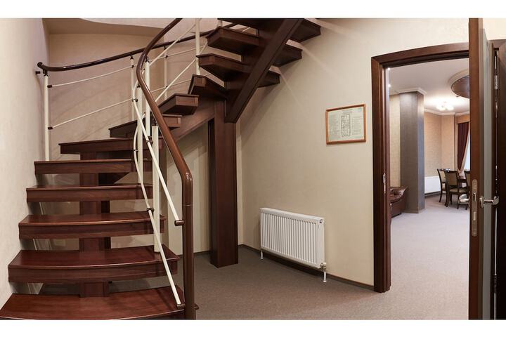 Room 10 of 34