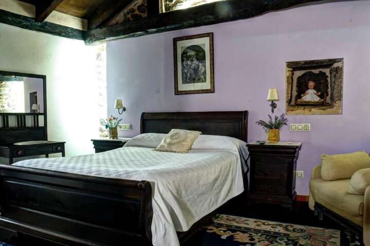 Room 8 of 18