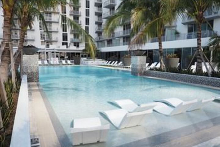 Exterior of 201 MET by Miami Vacations