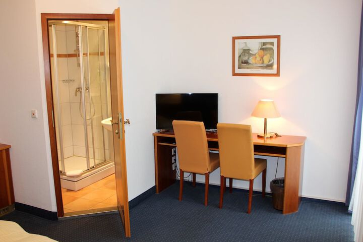 Room 17 of 31