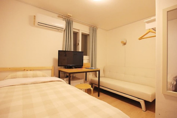 Room 2 of 178
