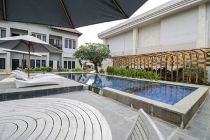 Pool 18 of 24