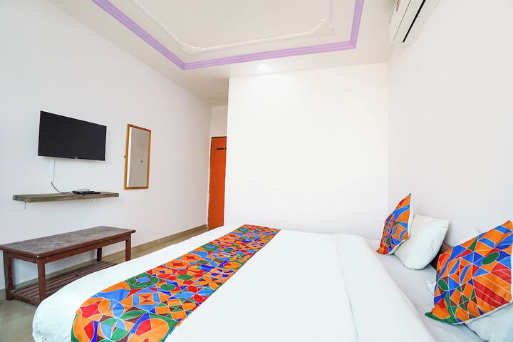 Room 11 of 28