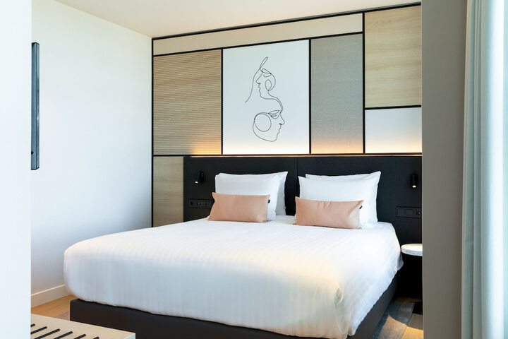 Room 15 of 32