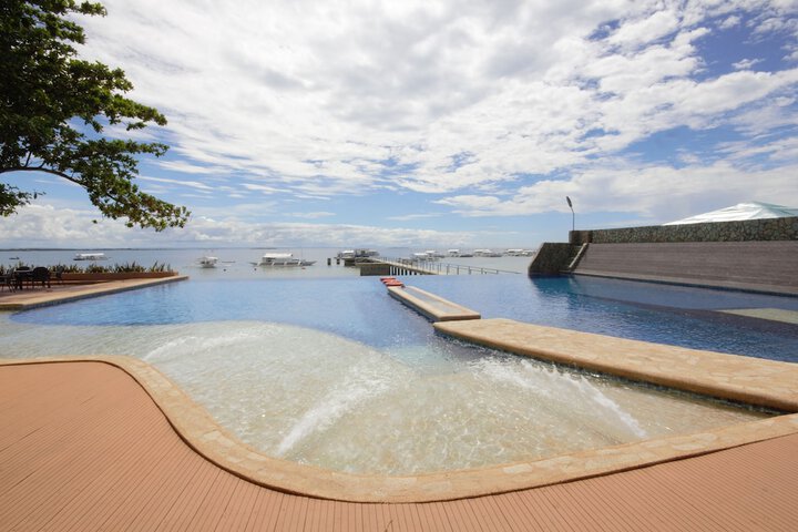 Pools & Facilities