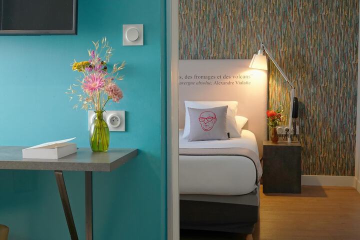 Room 18 of 48