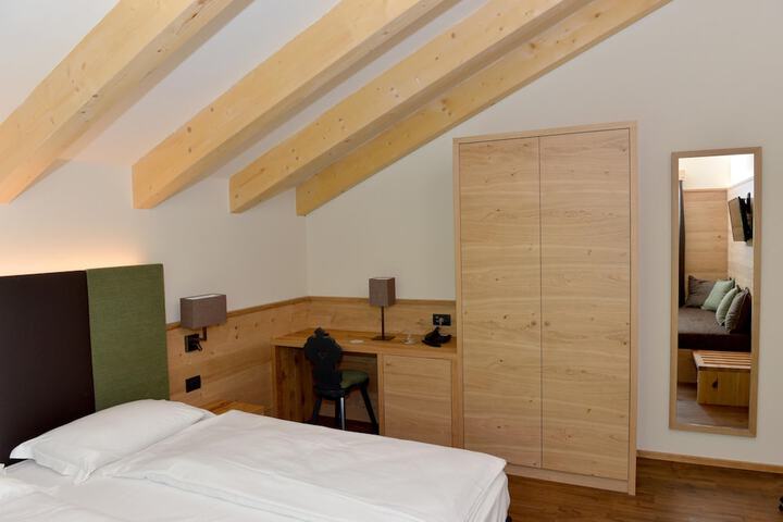 Room 9 of 87