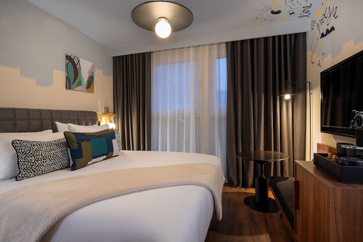 Room 15 of 62