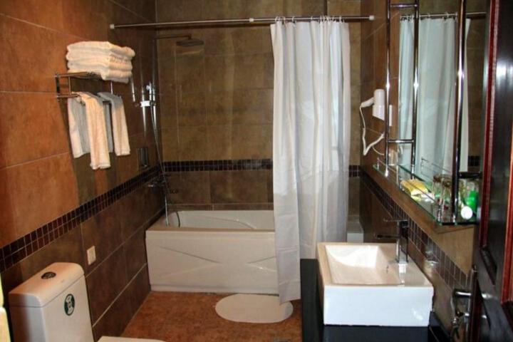 Room 6 of 40