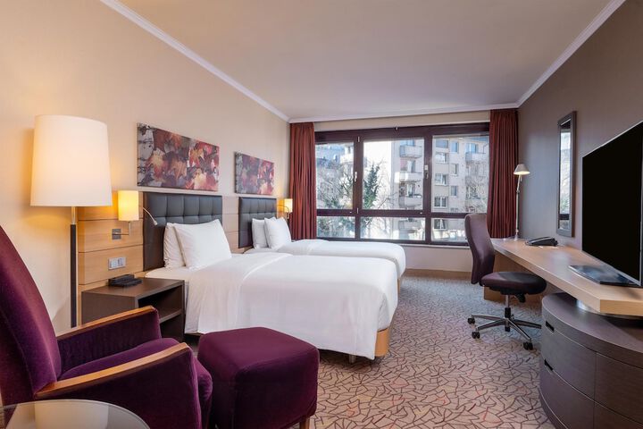 Room 34 of 130