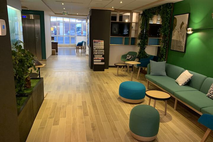 Lounge 56 of 72